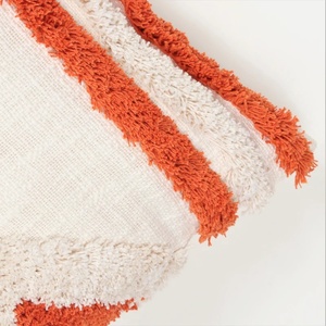 Funda de Cojín Bordada a Mano Estilo Boho en Color Marfil y Naranja con Borde Cuadrado para Decoración del Hogar - Product Image 2