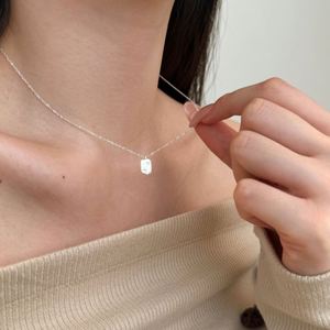 สร้อยคอพร้อมจี้ประดับเพชรคิวบิกเซอร์โคเนีย 5A รุ่น Dylam Timeless Fine Jewelry ทำจากเงินแท้ 925 ชุบโรเดียม สำหรับผู้หญิง - Product Image 3