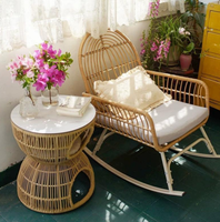Fauteuil à bascule moderne en rotin - Pivotant et capitonné pour balcon, salon, extérieur ; Chaise longue confortable pour une personne