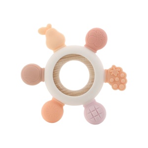 <span class=keywords><strong>Anneau</strong></span> <span class=keywords><strong>de</strong></span> <span class=keywords><strong>dentition</strong></span> en <span class=keywords><strong>silicone</strong></span> souple sans BPA avec <span class=keywords><strong>anneau</strong></span> en <span class=keywords><strong>bois</strong></span> pour apaiser les gencives des enfants - Product Image 1