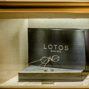 Fabricant de supports d'affichage verticaux simples en métal électrolytique bien fait pour lunettes de soleil - Product Image 4