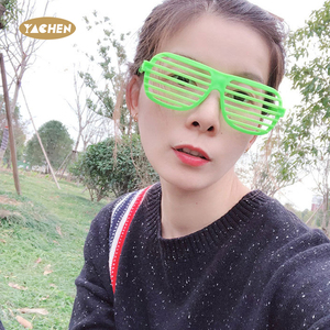 YAachen-Lunettes de soleil à fente de couleur néon style obturateur 80's Party pour enfants adultes rétro Rock Pop Star <span class=keywords><strong>Disco</strong></span> Dress-Up Party - Product Image 3