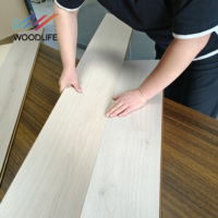 Parquet en bois de haute qualité Revêtement de sol stratifié en bois imperméable Parquet composite Plancher flottant