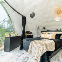 Tente dôme géodésique de glamping de luxe moderne - Toutes saisons, imperméable, résistante à la neige, triple couche, pour les stations balnéaires