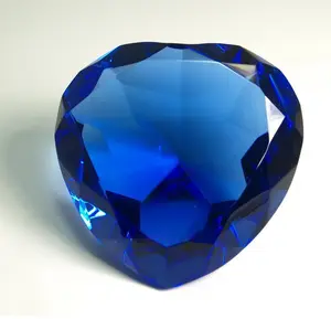 Mh-cd020 diamant en cristal en forme de cœur avec logo personnalisé pour souvenirs presse-papier en diamant en cristal