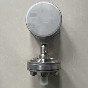 베스트 셀러 오리지널 독일 위카 캡슐 압력 게이지 모델 233.30 + 990.10 EN 837-1 및 ASME B40.100 준수 - Product Image 5