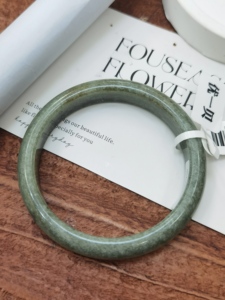 Brazalete de <span class=keywords><strong>Jade</strong></span> de alta calidad, 54mm-64mm, ancho de piedra preciosa, pulsera de <span class=keywords><strong>Jade</strong></span> curativa para mujer, hombre, el mejor regalo - Product Image 2