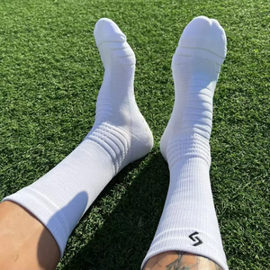 Chaussettes fines à <span class=keywords><strong>haute</strong></span> résistance à l'usure pour hommes et femmes, design antidérapant personnalisé pour le football, faible quantité minimale de commande pour la saison printanière - Product Image 2