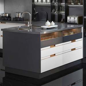 Armoires de cuisine en bois massif de luxe sur mesure avec conception gratuite, tailles et couleurs personnalisées, meubles d'armoire multifonctionnels - Product Image 3