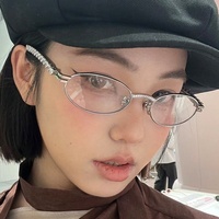Nouvelles Lunettes de Soleil Femme 2026 Haut de Gamme Incrustées de Diamants en Forme de Cœur, Style Niche Personnalisé pour la Photographie de Rue Tendance