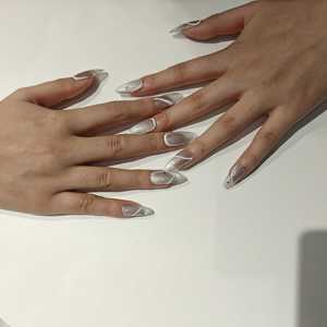 Uñas Postizas de Moda Muhaha, Forma Almendrada, Rayas Plateadas - Product Image 4