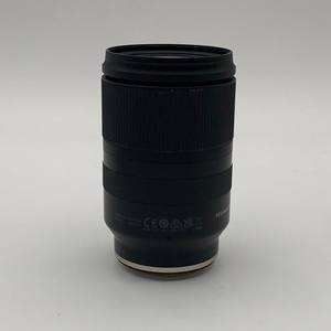 Objectif Tamron d'Occasion 17-70mm F/2.8 Di III-A VC RXD pour Monture E Sony avec Stabilisation d'Image - Product Image 5