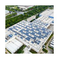 Structure de montage de panneaux solaires modulaire à toit plat triangulaire certifiée pour charges de vent et de neige, en alliage zinc-aluminium-magnésium, galvanisée à chaud