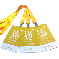 Badge d'entrée RFID personnalisé avec logo pour événements VIP, cartes PVC néon dorées, lanières, fabrication professionnelle rapide en gros