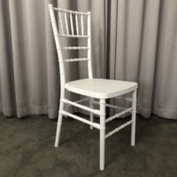 Chaise de mariage Chiavari démontable blanche/dorée en résine dorée pour hôtels, salles de banquet et événements
