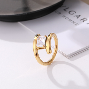 Bague en or design luxe mode populaire style Ins style acier inoxydable bague ouverte couleur plaqué or bijoux bague - Product Image 3