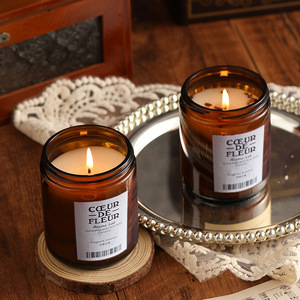 Candela in Tazza Marrone Cremosa Best-Seller Transfrontaliero, con Olio Essenziale Profumato, Senza Fumo, Semi-artigianale in Cera di Soia, Souvenir di Alta Gamma - Product Image 1