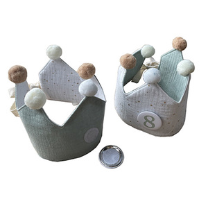Chapeaux de fête personnalisés en crêpe style sport avec numéros interchangeables sérigraphiés pour enfants - Décorations d'anniversaire Beckon - Product Image 3