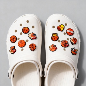 Chaussures à bulles Glamour <span class=keywords><strong>Encanto</strong></span> personnalisées, breloques pour sabots, bracelets DIY, diverses décorations scintillantes de créateurs, idéal pour les fans de basketball - Product Image 1