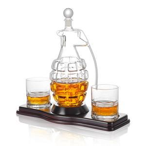 Carafe en cristal de haute qualité avec 2 verres transparents support en bois Style classique <span class=keywords><strong>Grenade</strong></span> bouteille vin whisky cadeaux d'affaires - Product Image 1