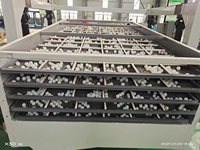 Machine de criblage vibratoire linéaire mobile carrée de haute qualité et grande capacité pour minerai minéral chinois avec moteur