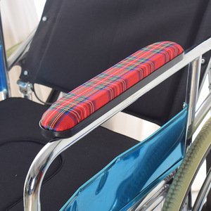 Accoudoirs de fauteuil roulant en tissu Oxford rouge et noir avec vis M5 renforcées en ABS pour les soins aux personnes âgées - Product Image 3