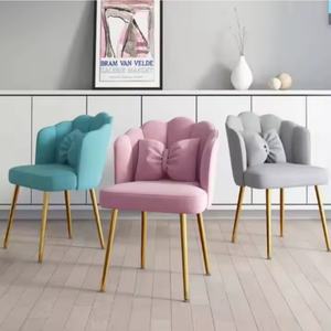 Station de manucure moderne et élégante, mobilier de salon, bureau à ongles en bois avec chaise, table de manucure en métal pour chambre à coucher ou usage en centre commercial - Product Image 4