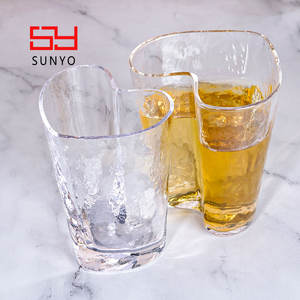 Nordico perfetto regalo di <span class=keywords><strong>san</strong></span> <span class=keywords><strong>valentino</strong></span> artigianale a forma di cuore a forma di martello cristallo personalizzato <span class=keywords><strong>tazza</strong></span> di vetro succo di latte - Product Image 1