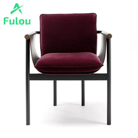 Chaise de salle à manger contemporaine de qualité en bois massif avec coussins moelleux, design ergonomique, finitions en cuir, fauteuil robuste en métal