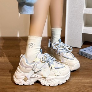 महिलाओं के लिए नई मोटी अकेली मीठी तितली सफेद स्नीकर्स - Product Image 3