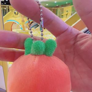 Lindo Colgante de Zanahoria de Dibujos Animados Realista, Llavero de Peluche Suave de Frutas y Verduras, Muñeco al por Mayor para Bolsos y Accesorios de Llaves - Product Image 4