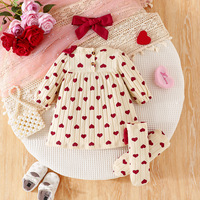 Ensemble pour bébé fille 2025, imprimé cerises, robe à manches longues + chaussettes + accessoires pour cheveux, style princesse, ensemble trois pièces