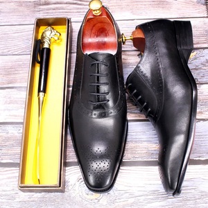 Zapatos Derby Ingleses con Acabado Lacado que Aumenta la Altura, Cuero Genuino Brillante con Diseño Grabado, Resistentes, Ligeros, Impermeables para Otoño - Product Image 1