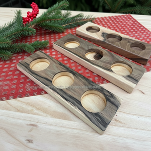 Porte-lampe en T en bois fait à la main avec motif floral sculpté, bougeoir décoratif rustique pour salon et table à manger - Product Image 1