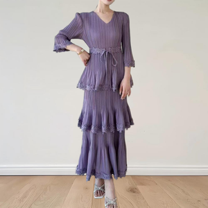 เดรสพลีทสีม่วงล้วนแบบเรียบง่ายสำหรับผู้หญิงไซส์ใหญ่ ขายส่ง เสื้อผ้าไซส์เดียว สไตล์เรียบหรู เหมาะสำหรับใส่ไปโบสถ์ - Product Image 1