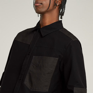 Chemise en jean sur mesure pour homme, chemise à boutons avec poche poitrine, panneaux contrastés, ourlet à cordon pour streetwear - Product Image 3