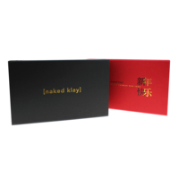 Boîte cadeau rigide pliable magnétique avec laminage mat rouge, revêtement UV, estampage à chaud doré, gaufrage, recyclable, personnalisée, de qualité supérieure