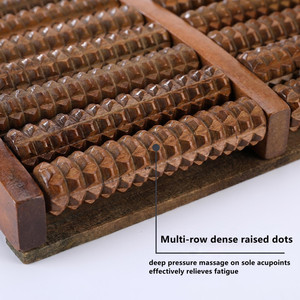 Masajeador de pies de madera con 8 filas de rodillos de agujas para relajación muscular y meridianos - Product Image 6