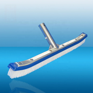 Vente chaude 18 "<span class=keywords><strong>brosse</strong></span> murale de <span class=keywords><strong>piscine</strong></span> incurvée en plastique standard <span class=keywords><strong>brosse</strong></span> pour mur et carrelage avec dos et poignée en alu poli et poli - Product Image 1