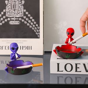 Cenicero de Resina con Diseño de Extraterrestre - Decoración de Mesa con Temática Espacial para el Hogar y la Oficina - Product Image 4