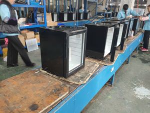 לבן שחור צבע מותאם אישית מחיר מפעל oem 21l מקרר קטן עם מנעול רך פחיות - Product Image 5