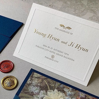 Tarjeta de gama alta personalizada, plegable en relieve de oro impreso de doble cara para invitaciones de boda y tarjetas de agradecimiento
