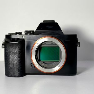 Appareil photo numérique à capteur CMOS plein format, style reflex, sans miroir, 24MP, A7 Mark I - Product Image 1