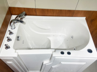 Douche d'angle en acrylique Porte à remous Baignoire autoportante confortable avec fonction de massage Baignoire de plain-pied de style chaud
