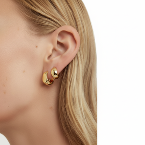 ต่างหูแบบหนีบชาร์ลอตต์ ฮักกี้ส์ ดีไซน์พองๆ ให้ลุคทันสมัย - Product Image 1