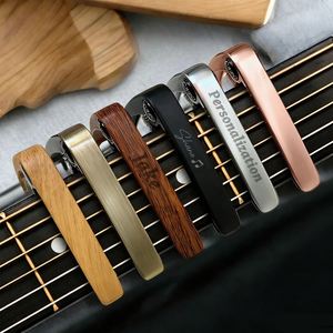 Afinador de Guitarra Metálico Grabado con Nombre Personalizado, Capo con Acabado de Madera - Regalo de San Valentín y Musical para Novio, Papá, Recuerdo - Product Image 1