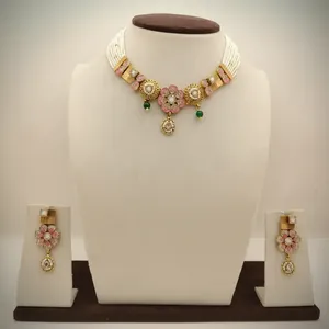 Ensemble de collier ethnique doré avec perles multirangs, motif fleur rose et boucles d'oreilles assorties pour occasions festives - Product Image 3