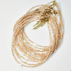 Collar gargantilla con colgante de letra delicada para mujer, cadena de cuentas de cristal minimalista de lujo, joyería de moda para damas que no se deslustra. - Product Image 5