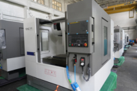 Centro de Mecanizado Vertical Vmc850, Sistema de Control CNC GSK, Cono de Husillo BT40, 4 Husillos, Capacidad para 24 Herramientas, Fresadora CNC
