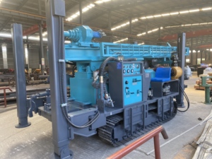 Foreuse de puits d'eau sur chenilles FY600 |   600 m de profondeur, 132 kW Cummins, 12 t |   Machine de forage pneumatique et hydraulique - Product Image 2